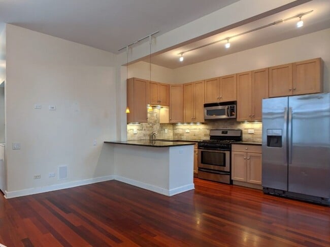 Building Photo - 1222 W Hubbard St
