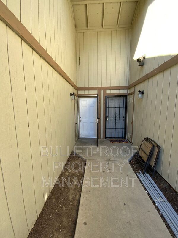 Foto del edificio - 3352 N Marks Ave
