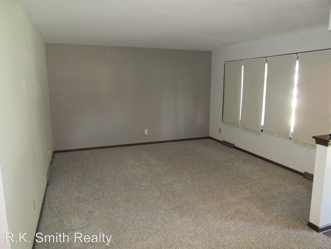 Building Photo - 3 br, 1.5 bath House - 42 S. Sumac Dr.
