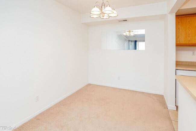 Building Photo - 2 br, 1 bath  - 742 W Kilgore Rd Apt 208