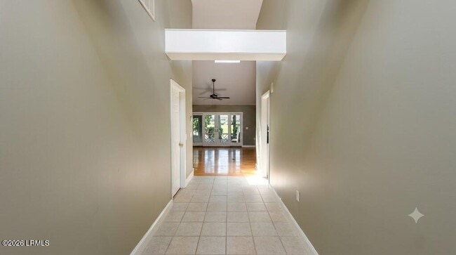 Building Photo - 1305 Rowland Dr