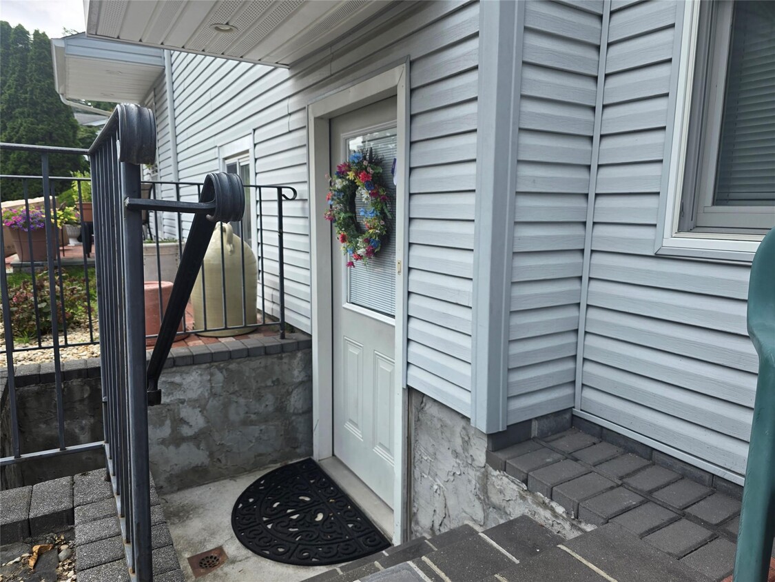 Primary Photo - 44 Inwood Rd