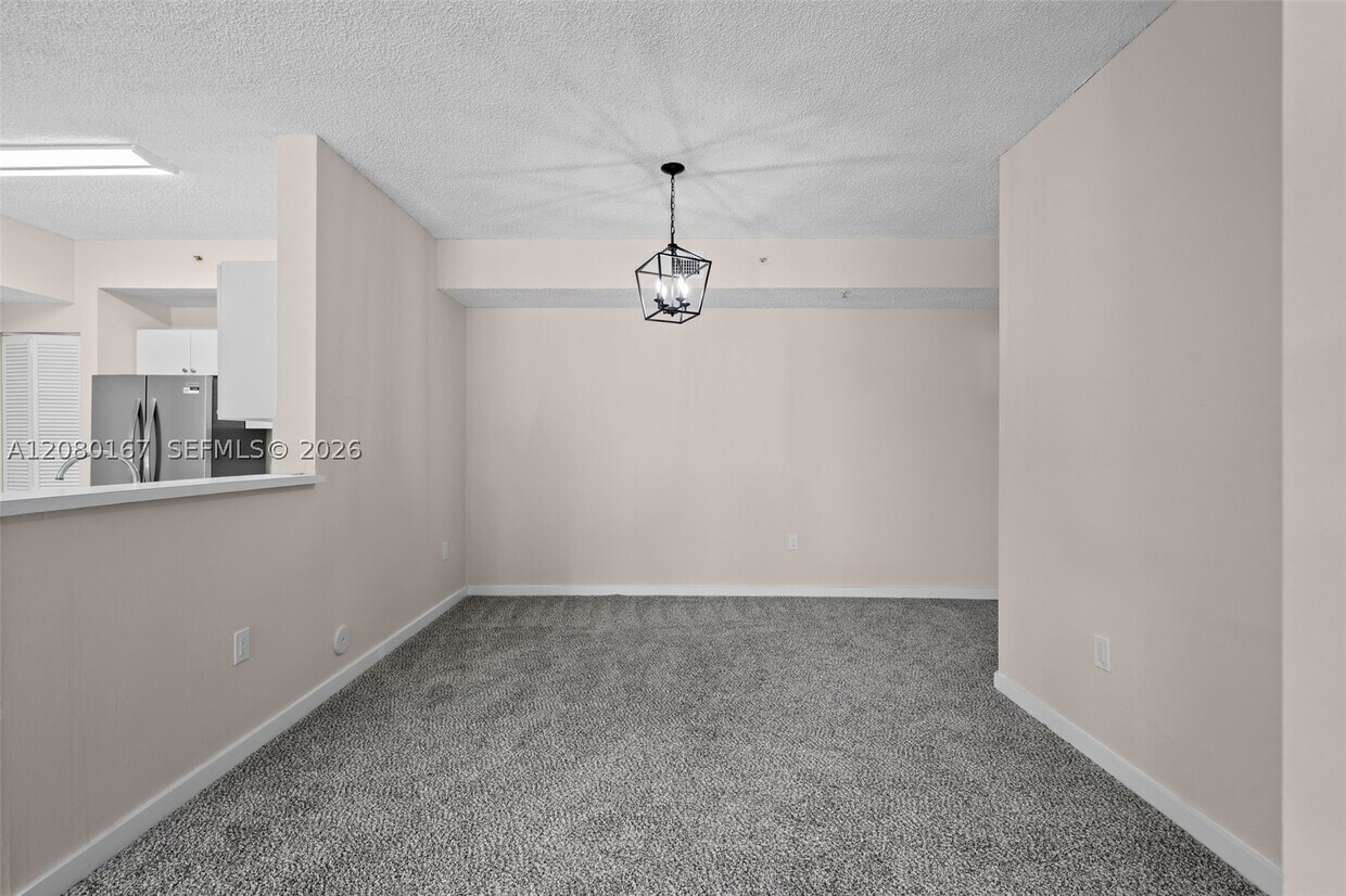 Building Photo - 6992 SW 39th St