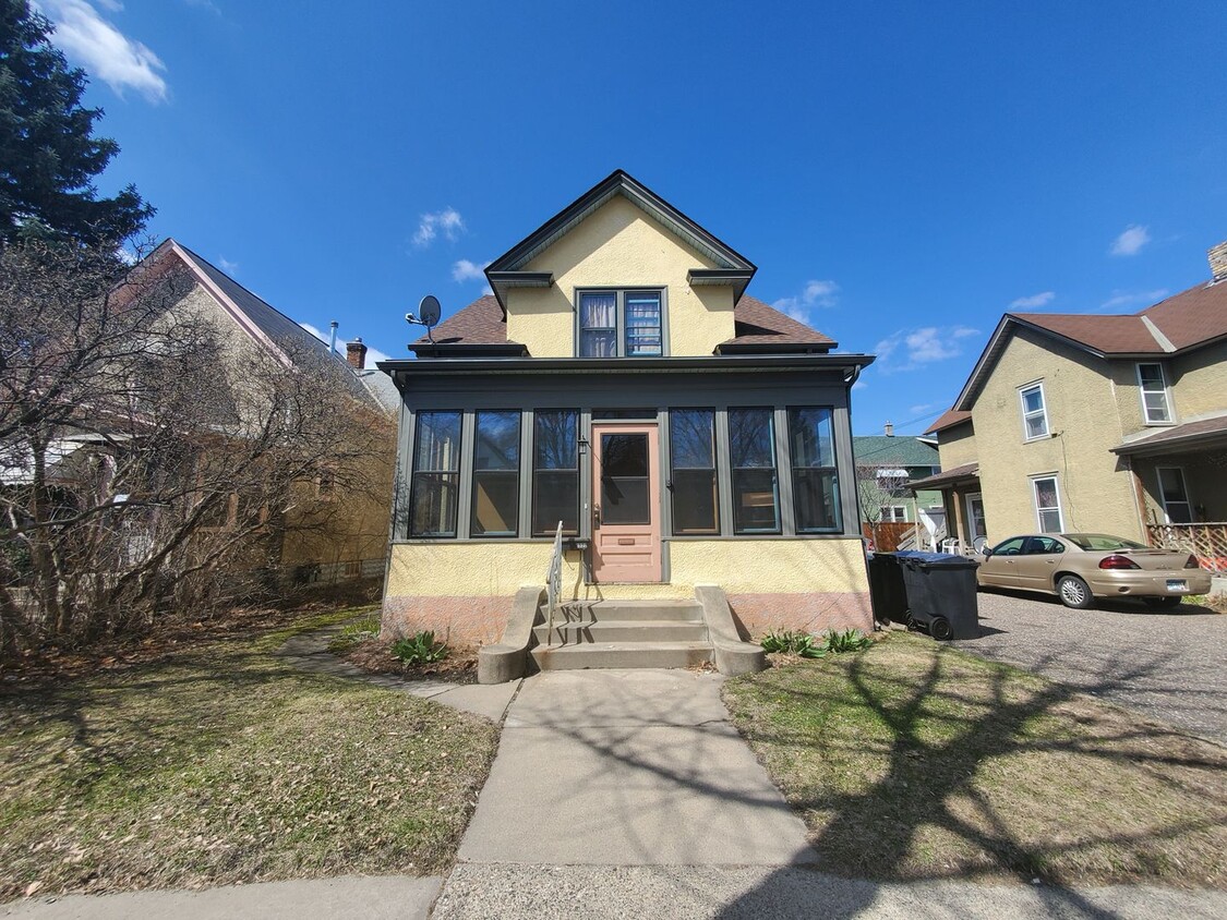 Foto principal - 1522-24 2nd St NE