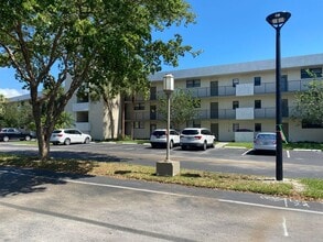 Building Photo - 2420 Deer Creek Country Club Blvd