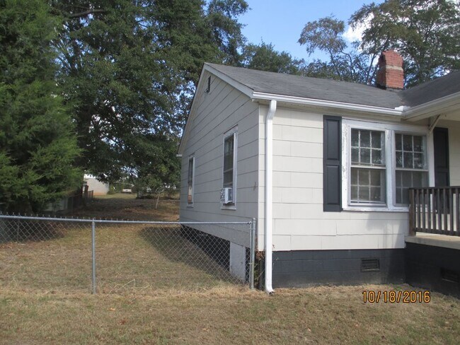 Building Photo - 306 W Church Street