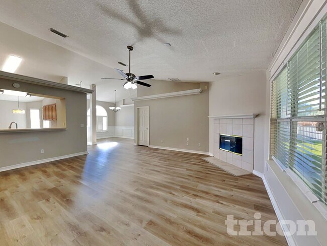 Foto del edificio - 2968 Majestic Oaks Ln