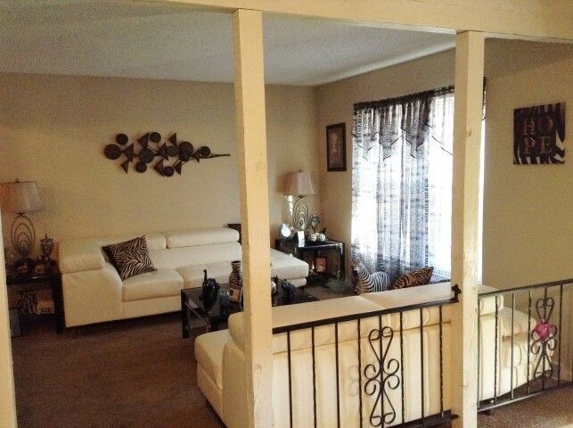 Building Photo - 2 Family Rooms
