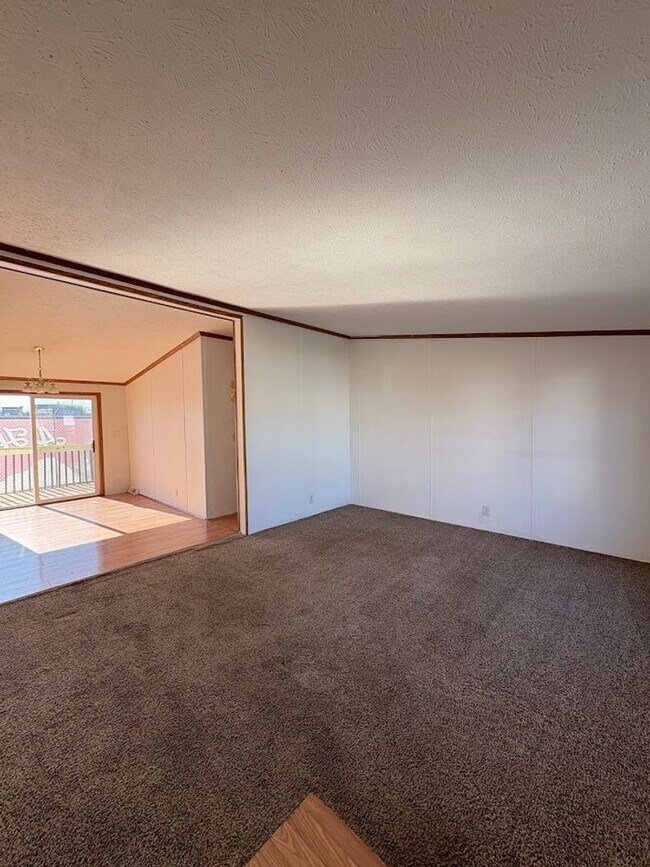 Foto del edificio - Three bedroom two bathroom home for rent