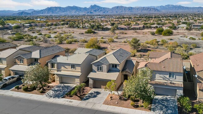 Foto del edificio - GOLF COURSE VIEWS AT SILVERSTONE RANCH (CENTENNIAL) - 2-STORY 3-BEDROOM HOUSE!
