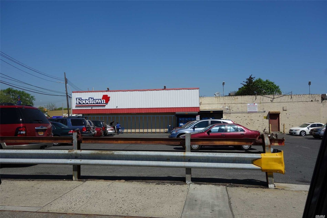 Building Photo - 160-11-160-84 84th Rd