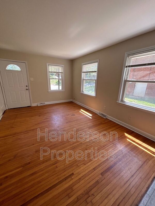 Building Photo - 717 Crater St