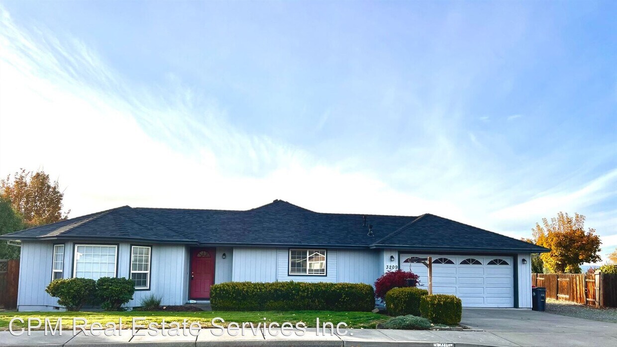 3 br, 2 bath House 3209 Blackthorn Way House Rental in Medford, OR