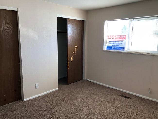 Building Photo - 104 W 250 S