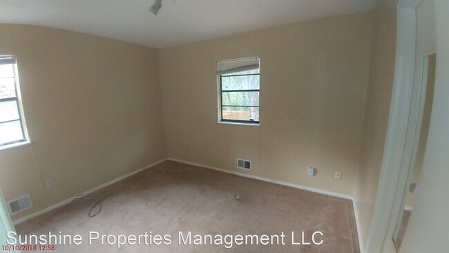 Foto del edificio - 3 br, 1.5 bath House - 11938 smalley ave