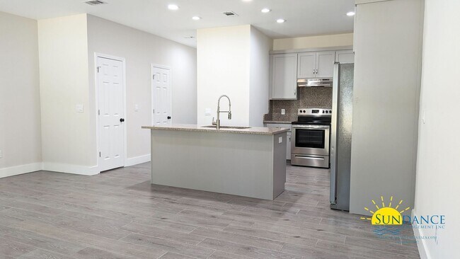 Foto del edificio - Centrally Located 3 Bedroom Townhome in FWB!
