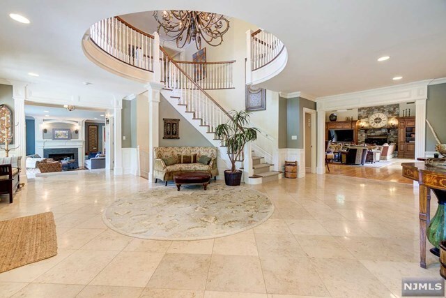 Building Photo - 15 Cobblestone Dr