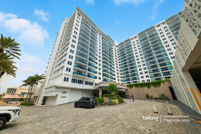 Building Photo - 2301 Collins Ave