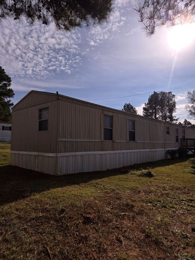 Building Photo - 3 bedroom 2 bath singlewide