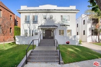 Building Photo - 1014 S Orange Dr