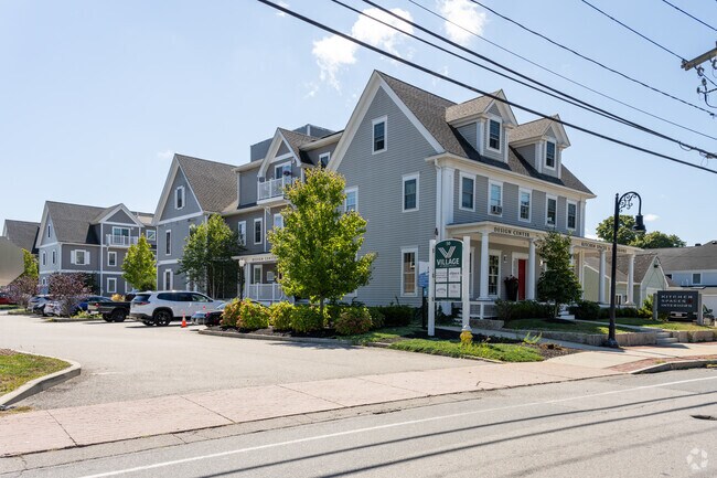 Alternar - The Village at Greenbush