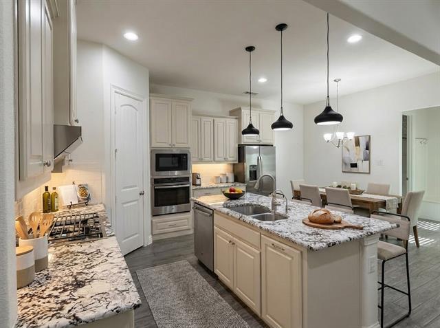 Building Photo - 924 Julia Pl