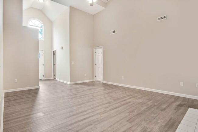 Building Photo - 335 Fallview Dr