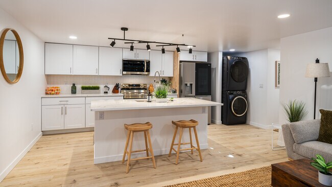 Cocina moderna - 1215 Columbine St
