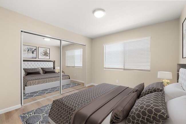 Interior Photo - Highland Parc South - Near UCR