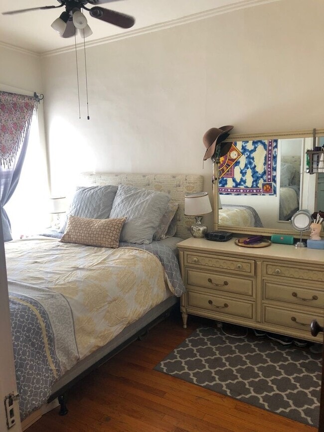 Sun-drenched Roscoe Village with sunny patio and yard - Sun-drenched Roscoe Village with sunny patio and yard Apartment