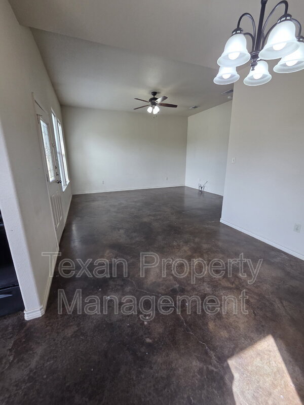 Building Photo - 3712 Mandy Dr