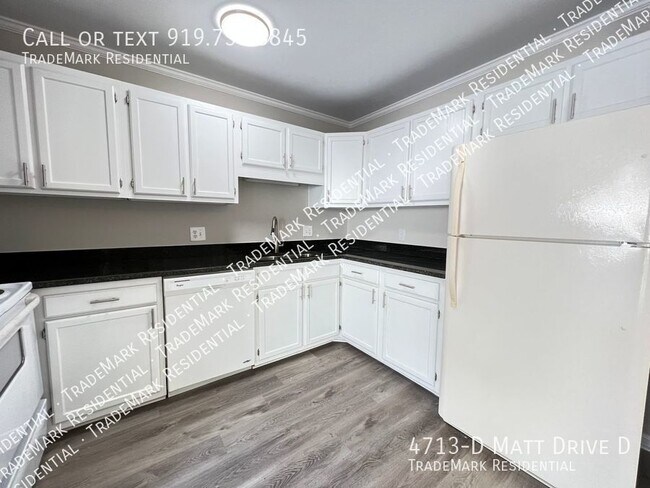 Foto del edificio - 4713-D Matt Drive D-