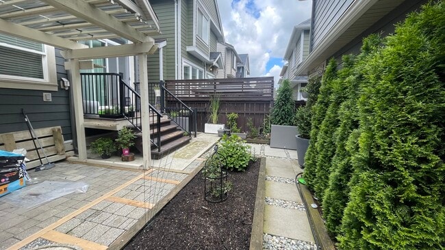 Building Photo - 7324 191B St