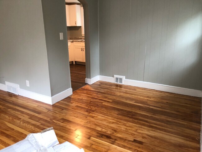Building Photo - 34 Gladeside Ave