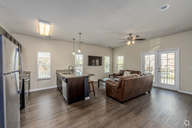 Casa adosada de 4x4, 4 habitaciones, 4 baños, 1772 pies cuadrados, cocina y sala de estar - Athens Commons- Student Housing