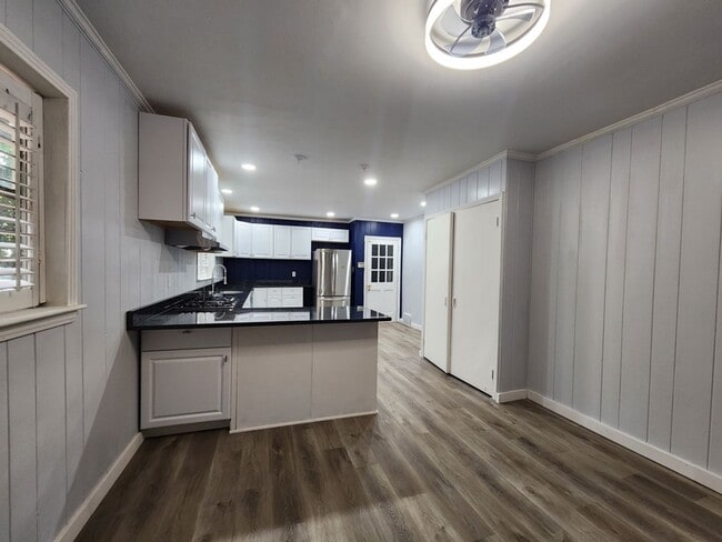 Foto del edificio - 2 Bedroom 2.5 Bath Home MINS FROM LENOX SQUARE MALL!