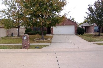 Building Photo - 9304 Warren Dr