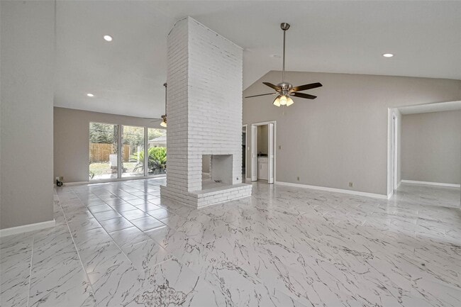 Building Photo - 26414 Maplewood Dr