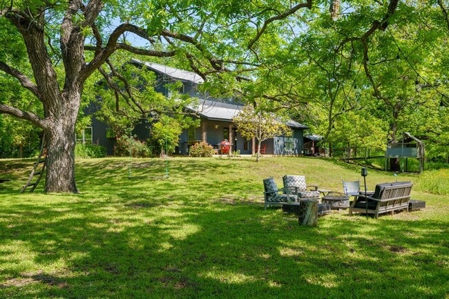 Building Photo - 121 Spur 191