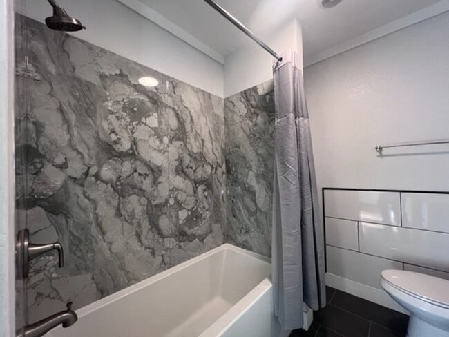 Building Photo - Upgraded Large Home