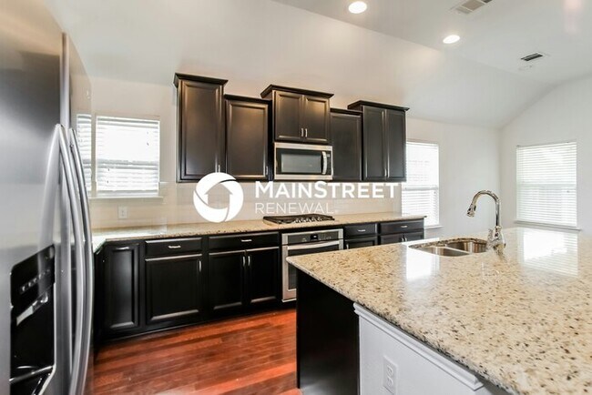 Foto del edificio - 3 Bedroom Pet-Friendly Home in Denton, TX with Main Street Renewal