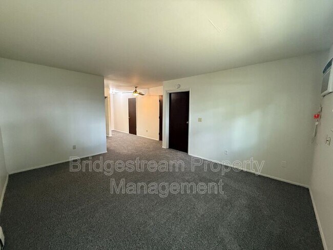 Building Photo - 222-4 Sherman St.
