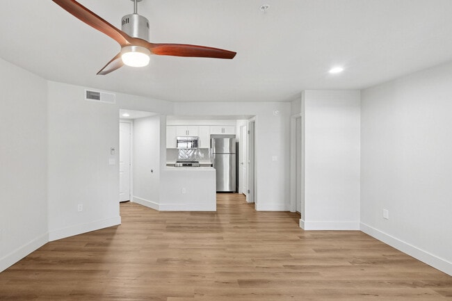 Building Photo - Calista