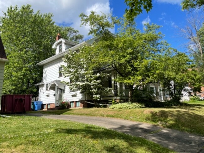 Foto del edificio - 26 Irvington Rd