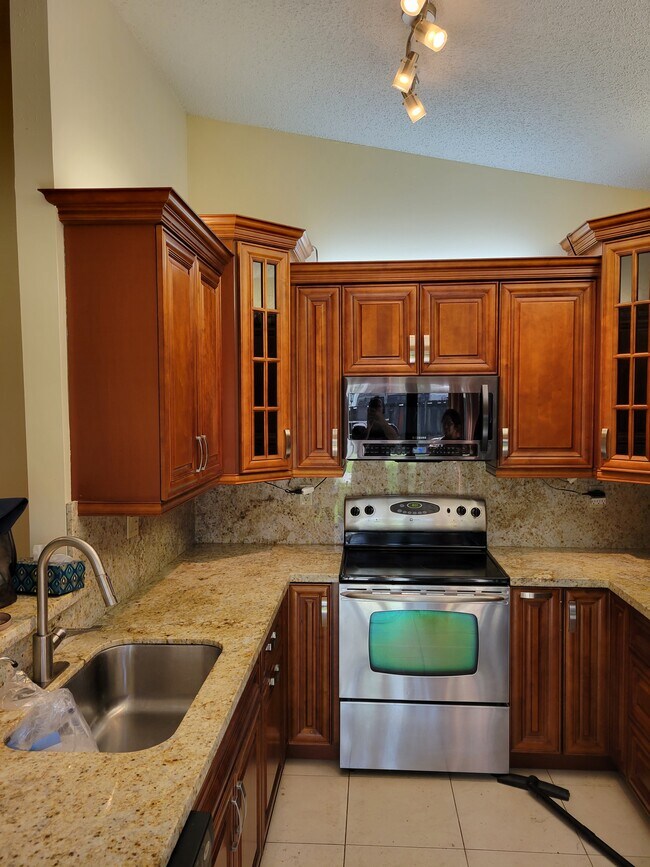 Foto del edificio - 5881 Chester Ln