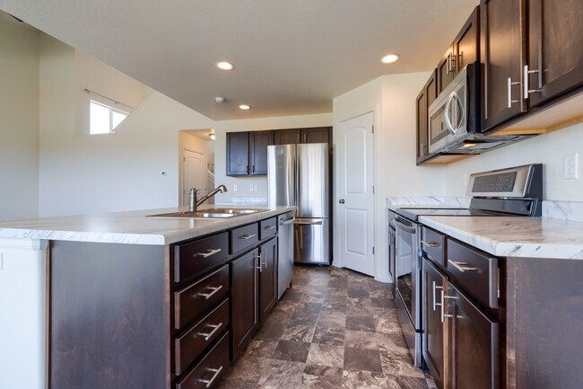 Foto del edificio - 6331 Black Hills Ave