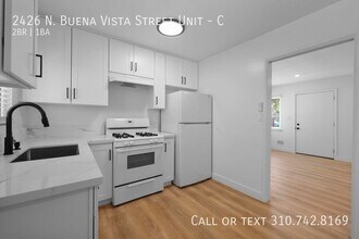 Building Photo - 2426 N Buena Vista St