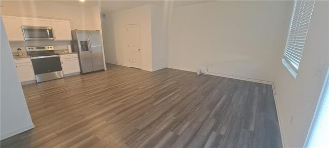 Building Photo - 1511 Vernon Blvd