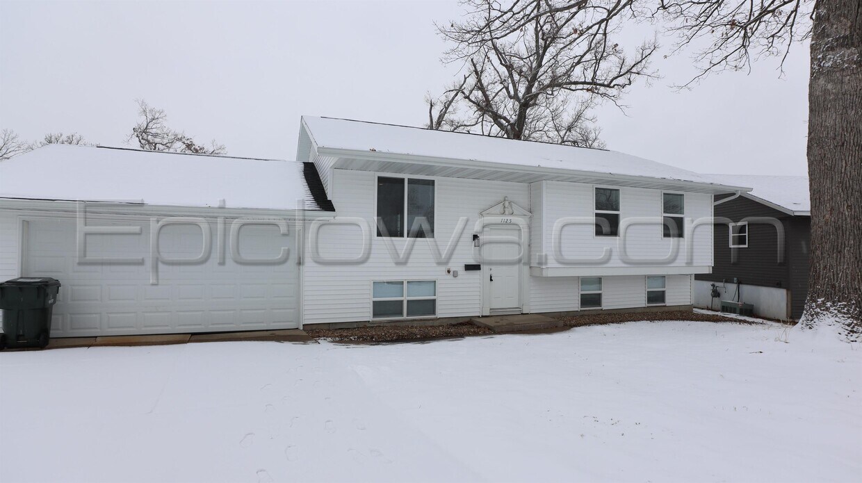 1125 Pawnee Dr NW, Cedar Rapids, IA 52405 House Rental in Cedar Rapids, IA