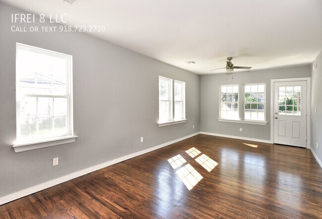 Foto del edificio - 3803 W Admiral Blvd